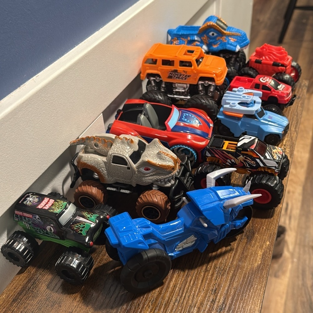 Random trucks- set of 10 - - Picture 2 of 5